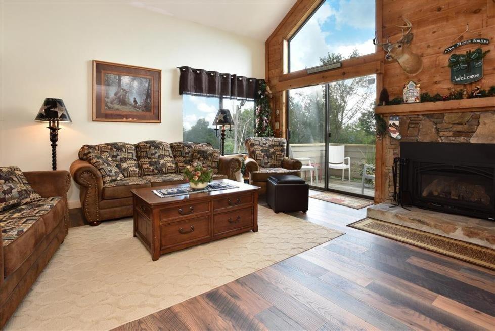 Seven Springs 3 Bedrooms Premium Condo, In Out