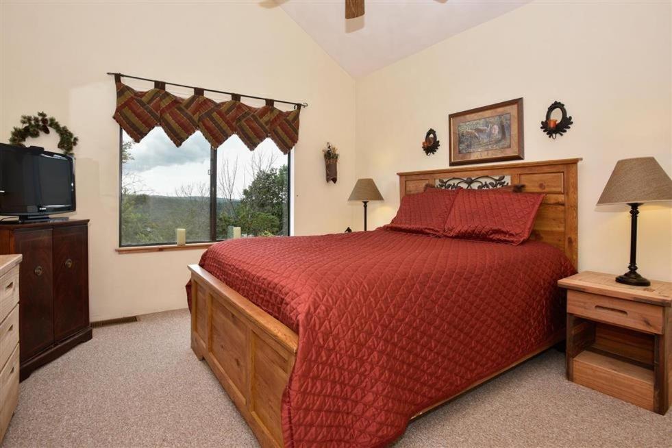 Seven Springs 3 Bedrooms Premium Condo, In Out